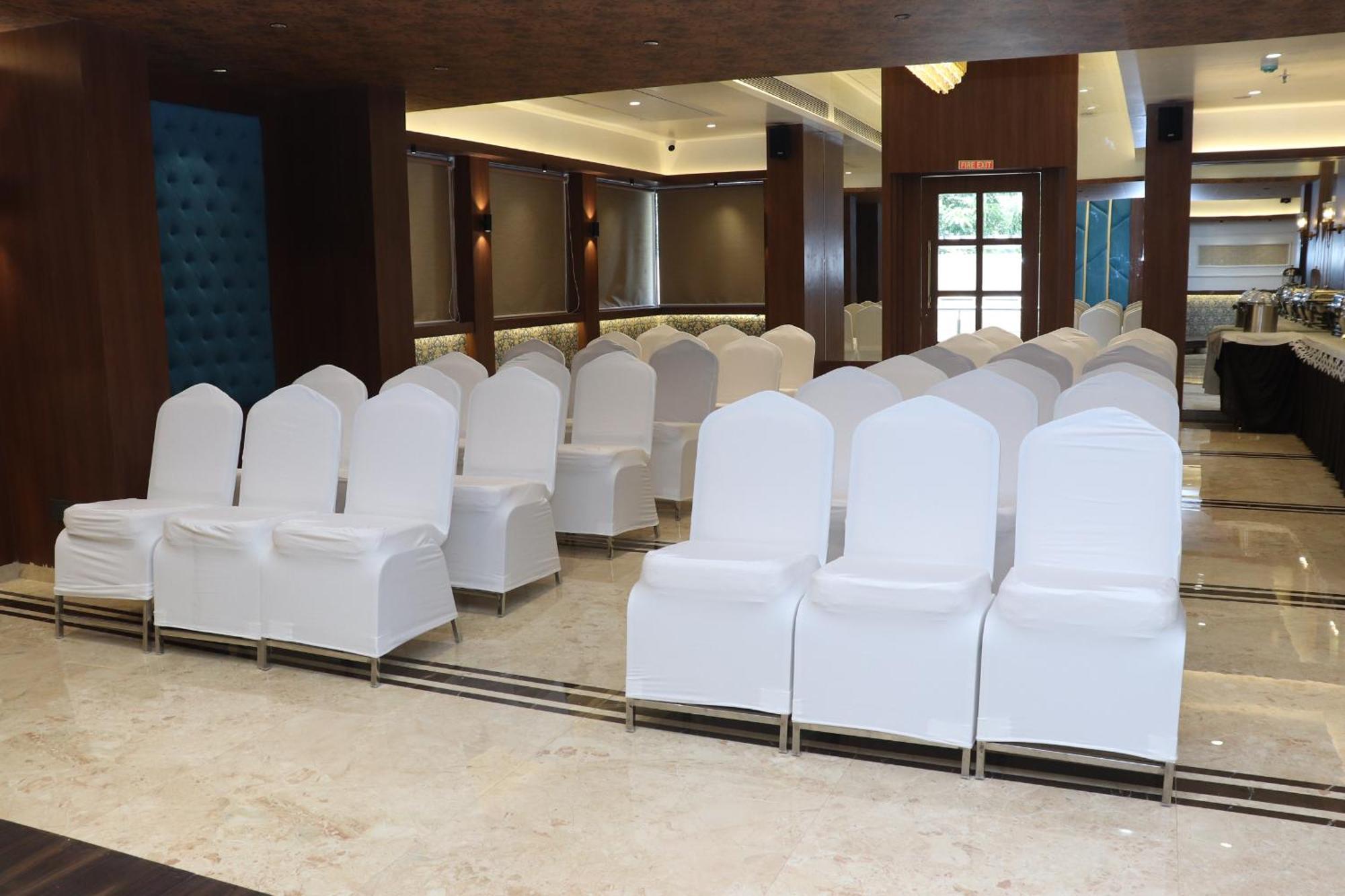Hotel Golden Nest Thane Buitenkant foto
