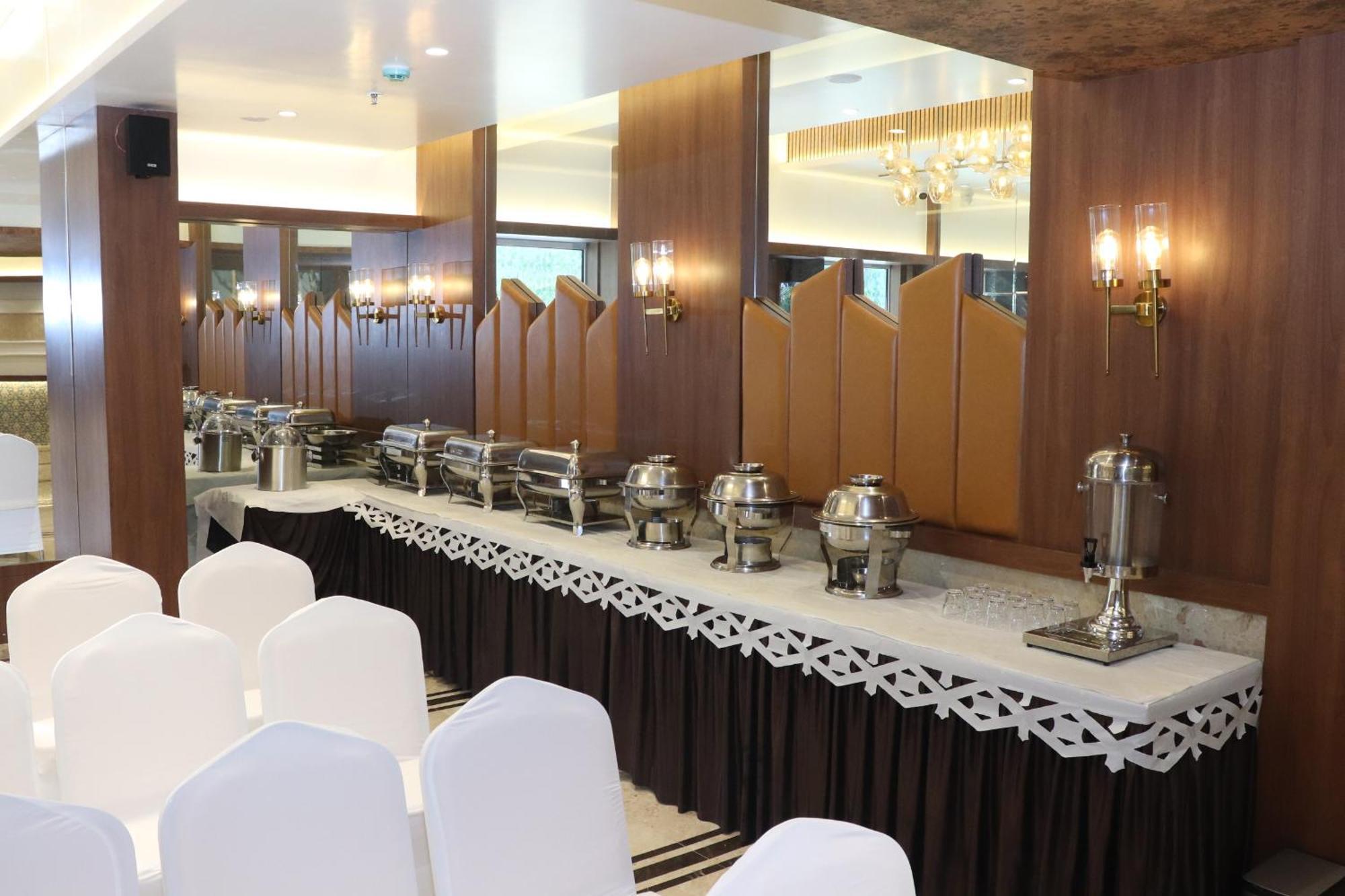 Hotel Golden Nest Thane Buitenkant foto