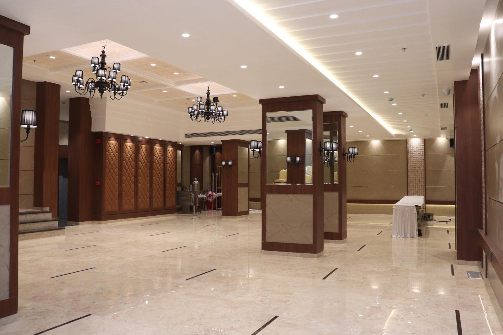 Hotel Golden Nest Thane Buitenkant foto