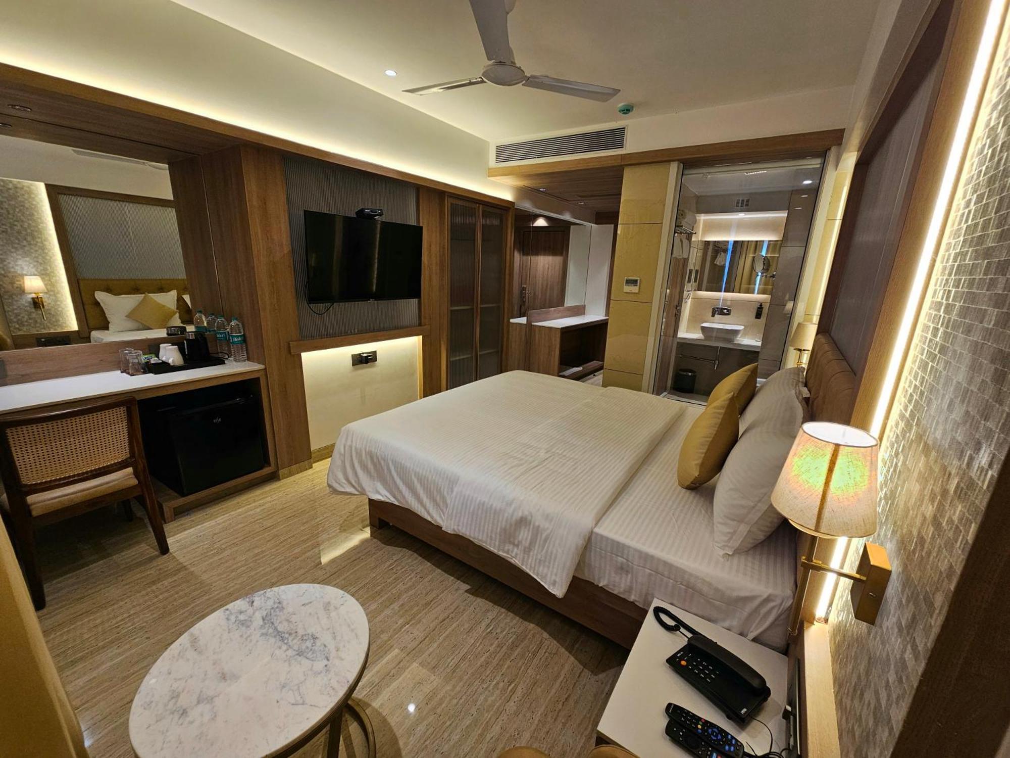 Hotel Golden Nest Thane Buitenkant foto