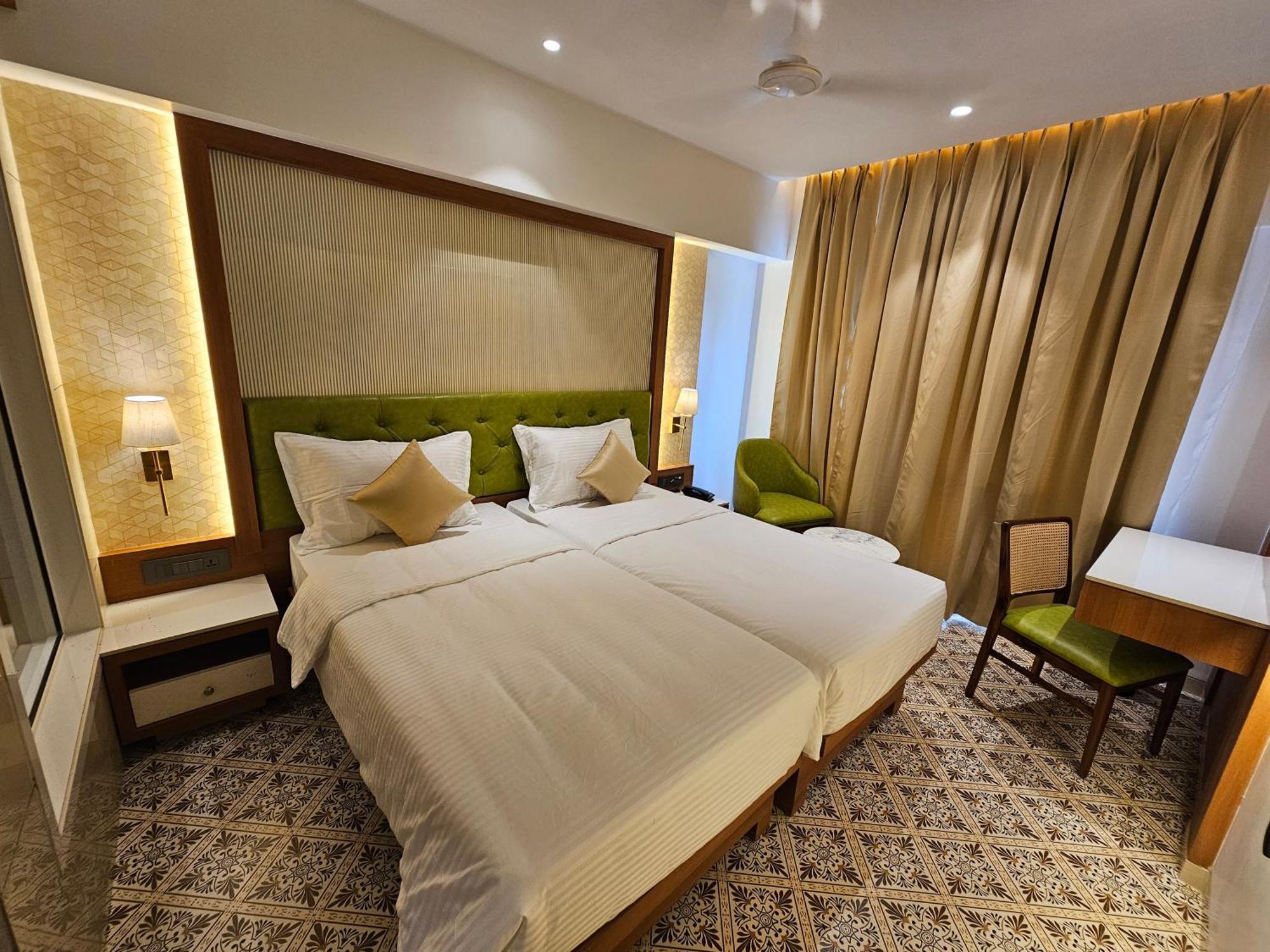 Hotel Golden Nest Thane Buitenkant foto