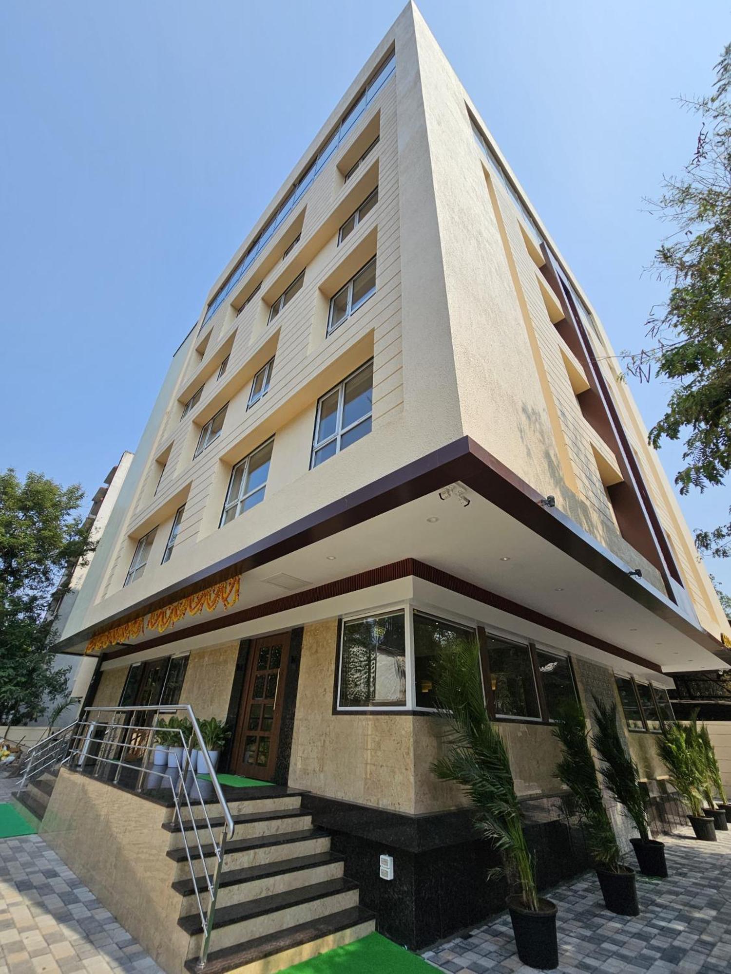 Hotel Golden Nest Thane Buitenkant foto