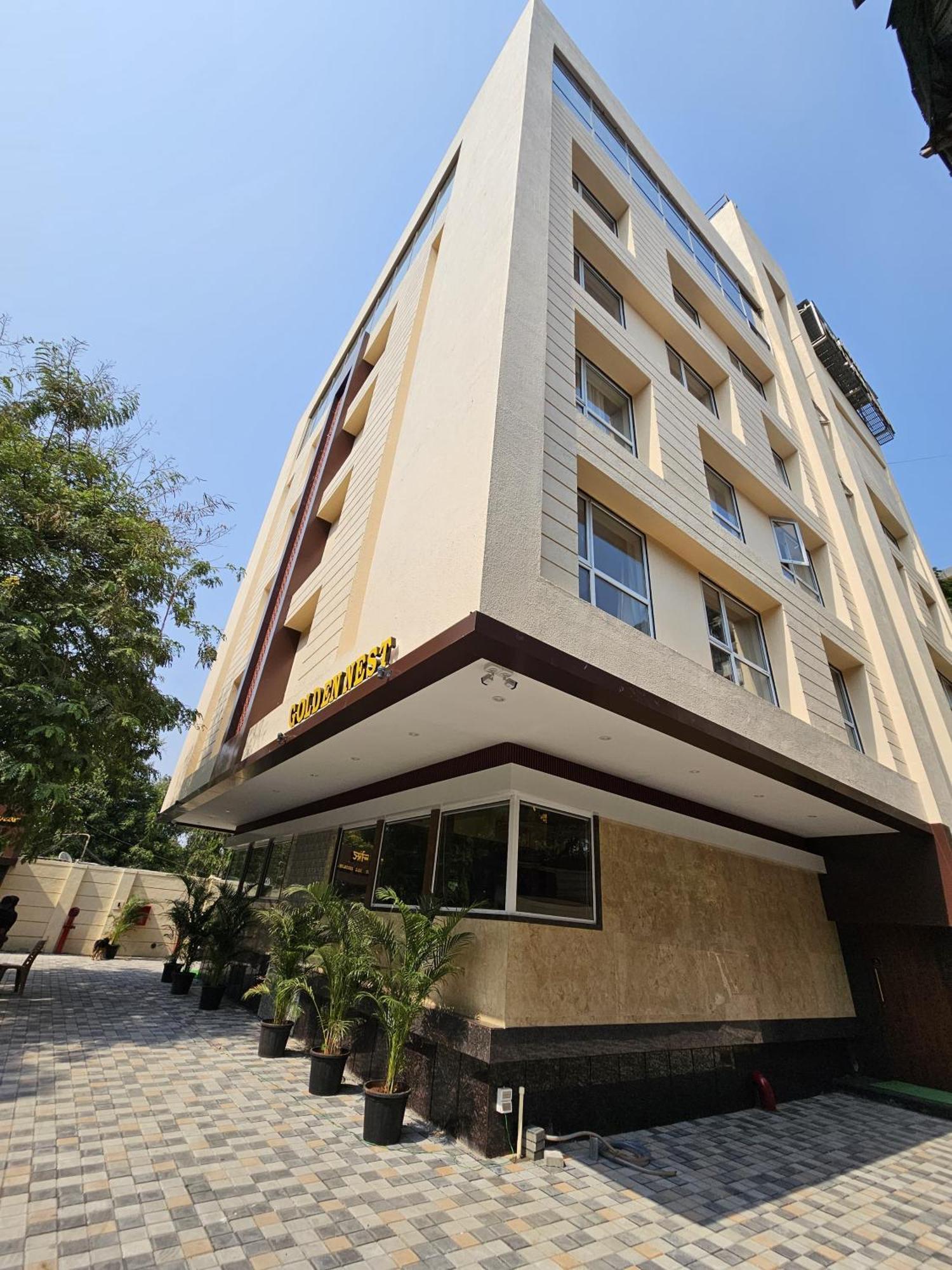 Hotel Golden Nest Thane Buitenkant foto