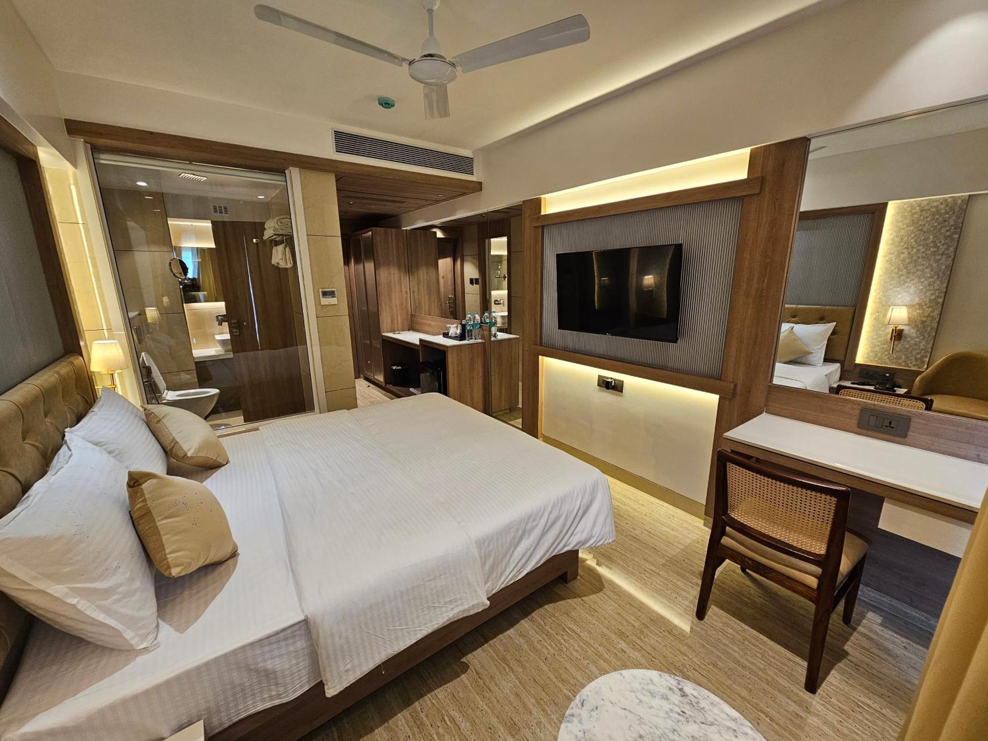 Hotel Golden Nest Thane Buitenkant foto